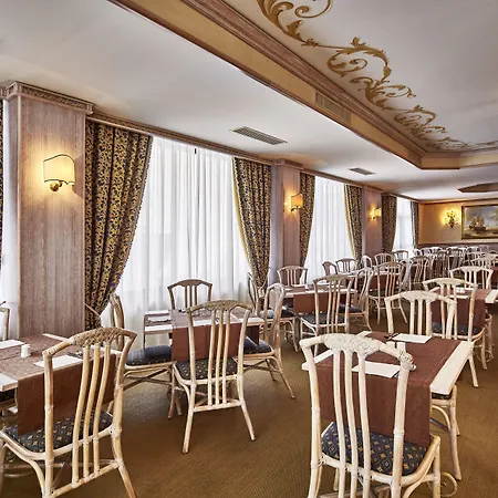 Palace Regina Μπιμπιόνε