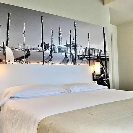 Palace Regina Hotel 4*