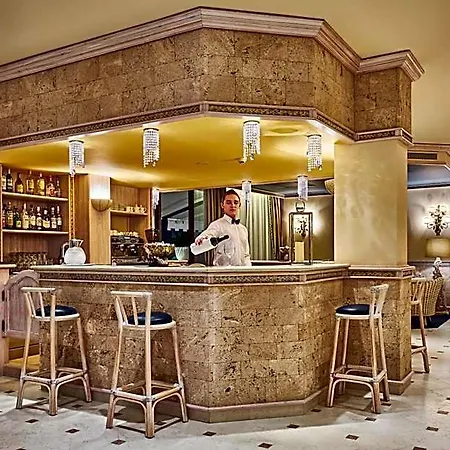 Palace Regina Отель Бибионе