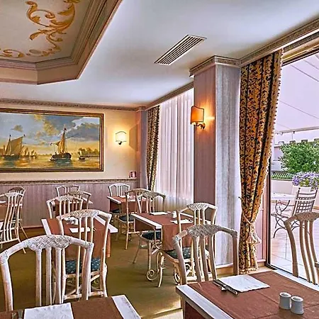 Palace Regina Отель Бибионе